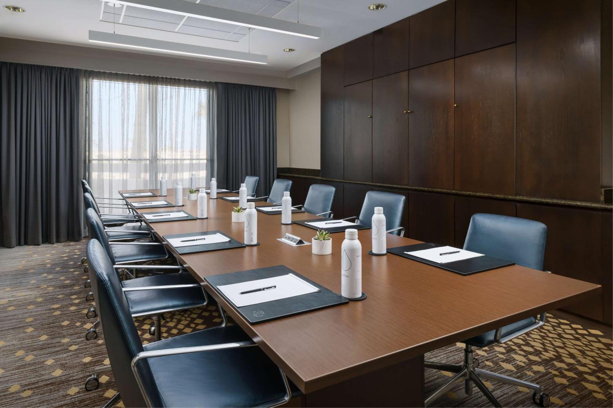 Hilton Phoenix Airport Bagian luar foto