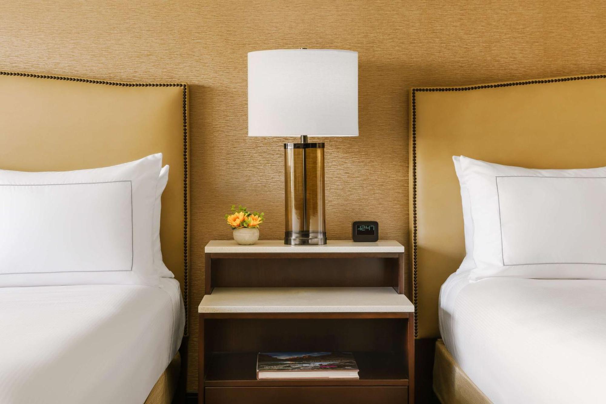 Hilton Phoenix Airport Bagian luar foto